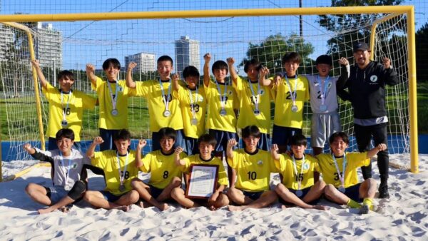 中学生の「U15ビーチサッカー大会」決勝はPK戦で準優勝